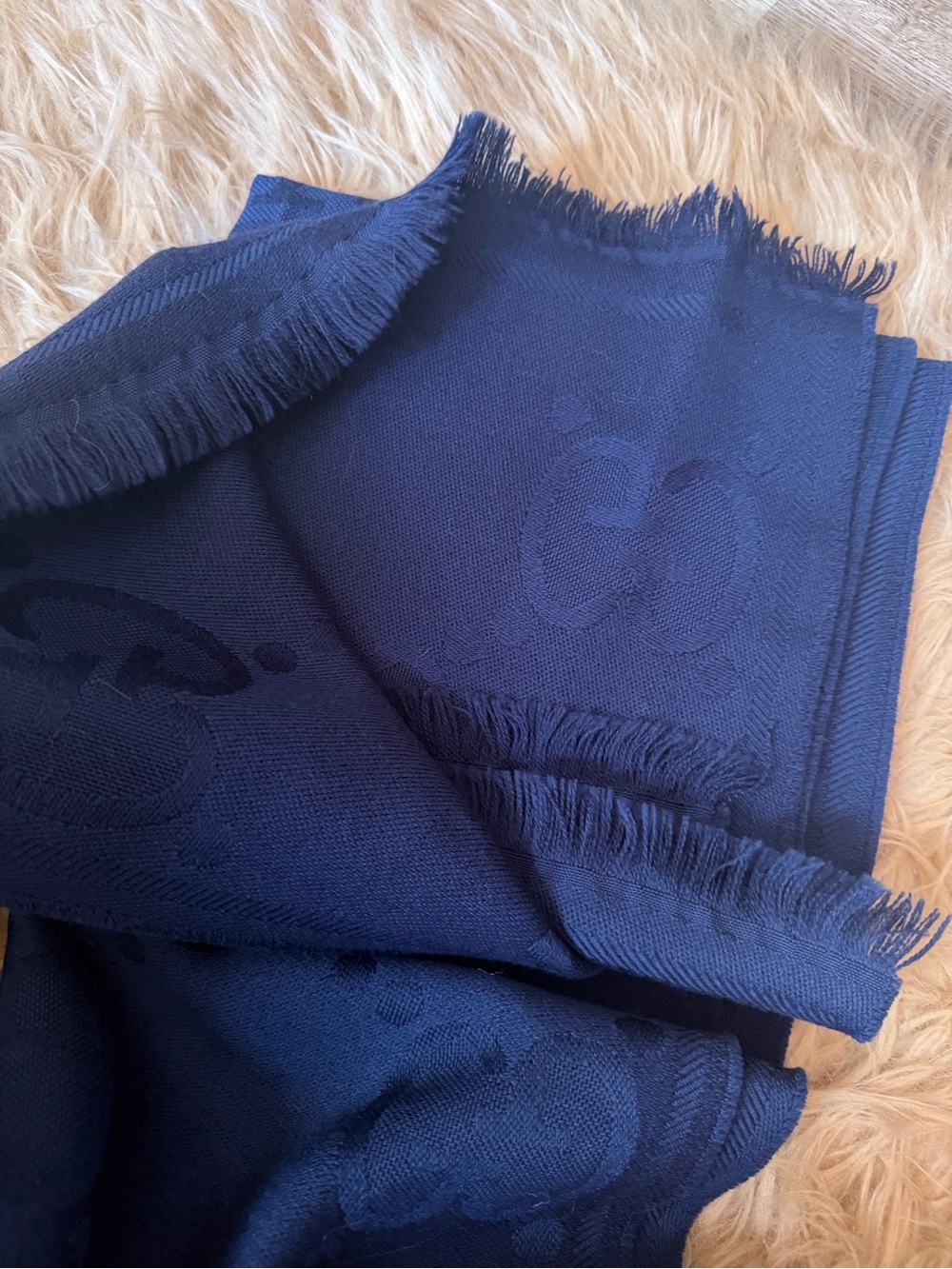 NWOT Gucci Navy Logo Jacquard Fringe Scarf - Picture 3 of 4
